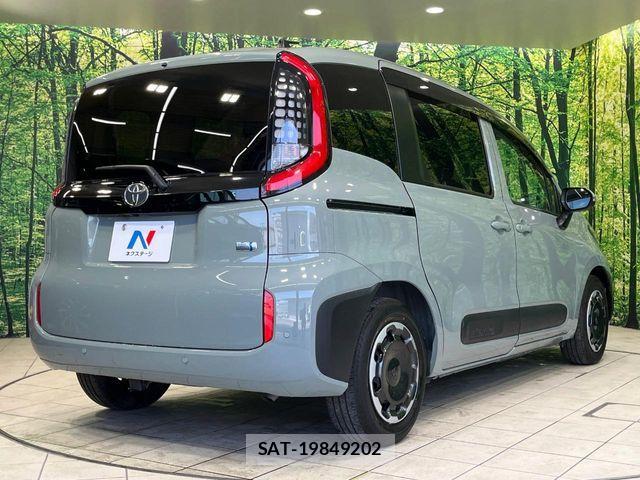 Toyota SIENTA 2023-10 7225105-16