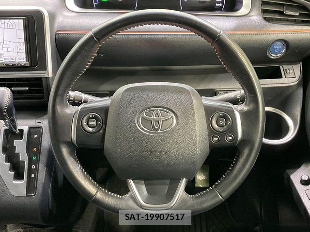 Toyota SIENTA 2017-07 7225061-12
