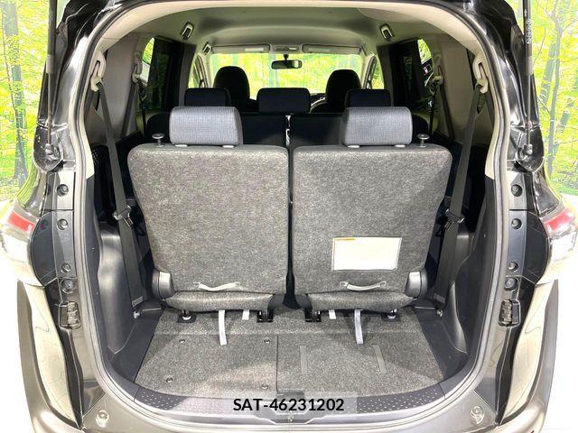 Toyota SIENTA 2016-02 7217387-11
