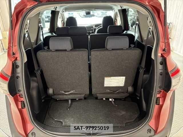 Toyota SIENTA 2015-09 7225034-11