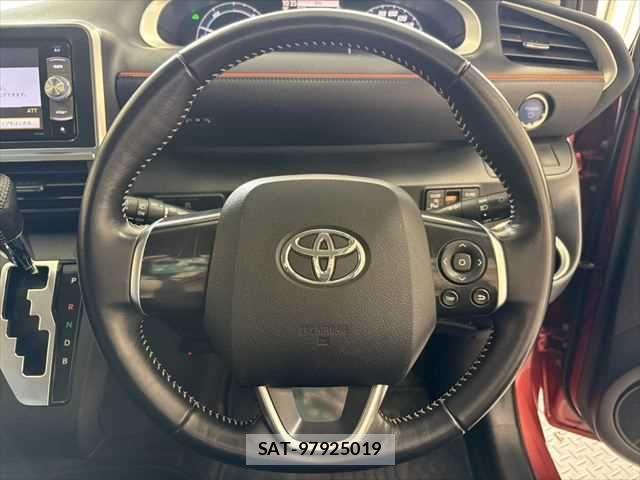 Toyota SIENTA 2015-09 7225034-12