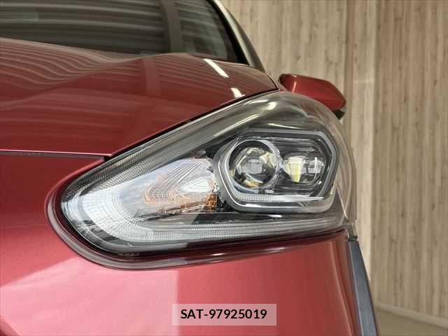 Toyota SIENTA 2015-09 7225034-23