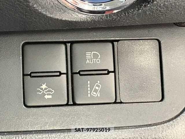 Toyota SIENTA 2015-09 7225034-6