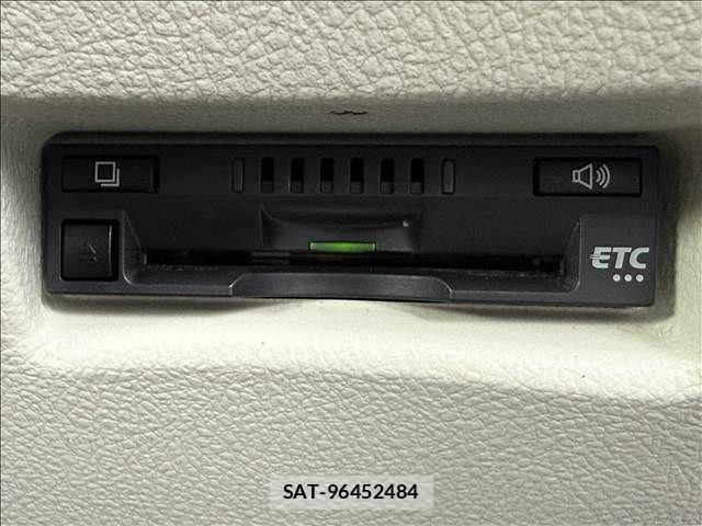 Toyota SIENTA 2017-05 7225059-26