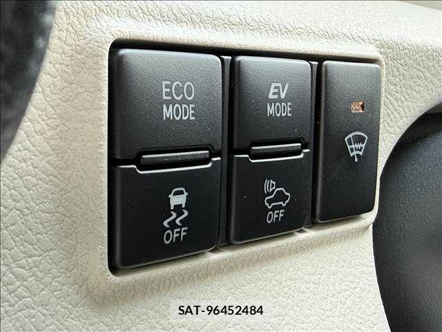 Toyota SIENTA 2017-05 7225059-28