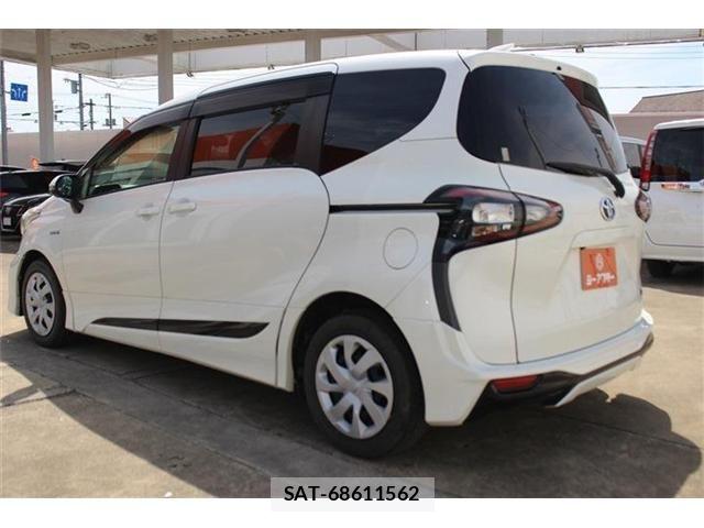 Toyota SIENTA 2016-02 7225042-10