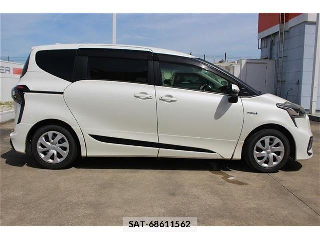 Toyota SIENTA 2016-02 7225042-13
