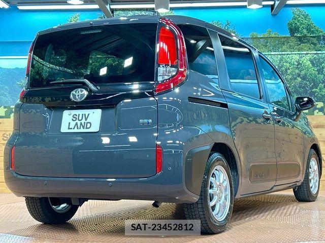 Toyota SIENTA 2023-11 7225108-17