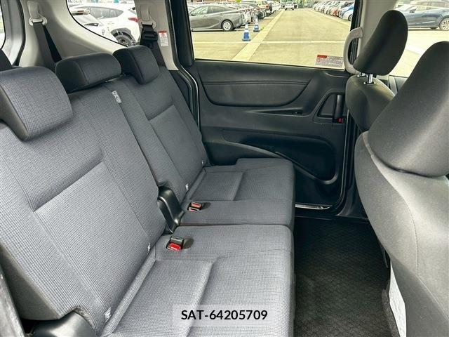 Toyota SIENTA 2017-11 7225067-14