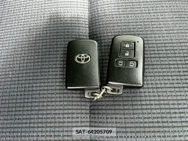 Toyota SIENTA 2017-11 7225067-28