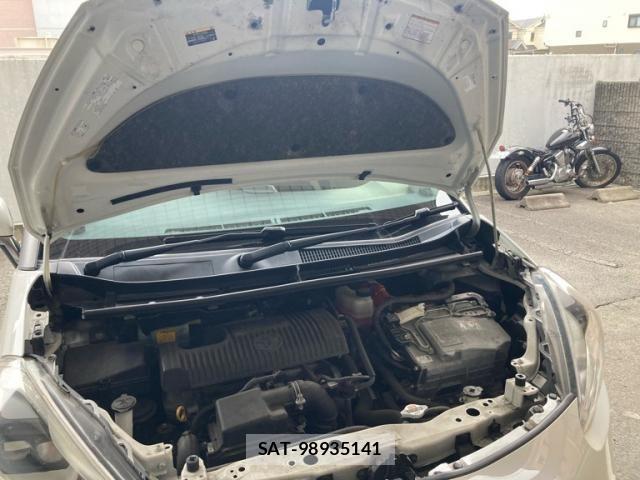 Toyota SIENTA 2015-09 7225033-15