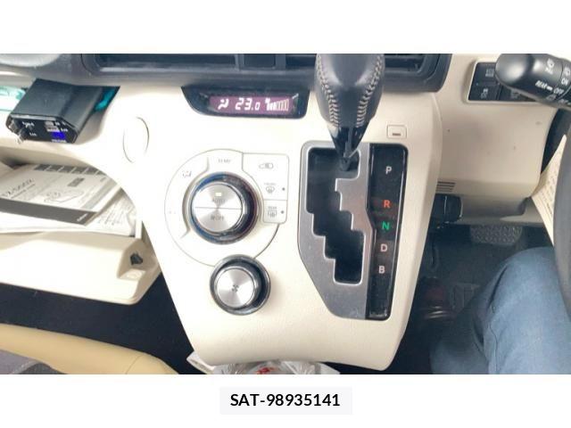 Toyota SIENTA 2015-09 7225033-25