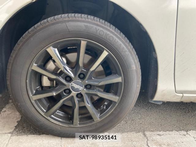 Toyota SIENTA 2015-09 7225033-7