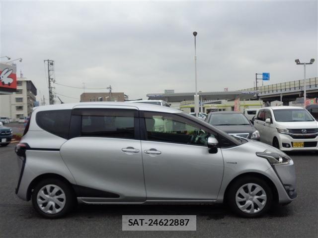 Toyota SIENTA 2017-06 7225057-11
