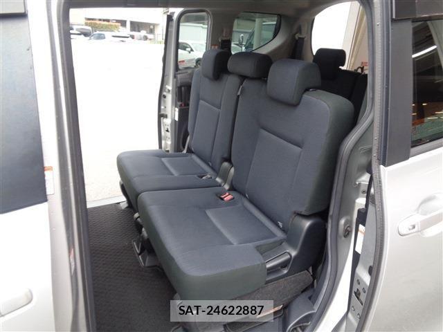 Toyota SIENTA 2017-06 7225057-14