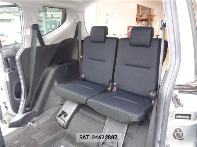 Toyota SIENTA 2017-06 7225057-15