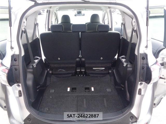 Toyota SIENTA 2017-06 7225057-18