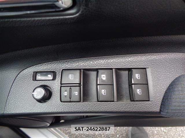 Toyota SIENTA 2017-06 7225057-25