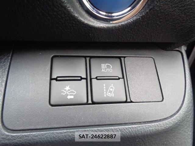 Toyota SIENTA 2017-06 7225057-26