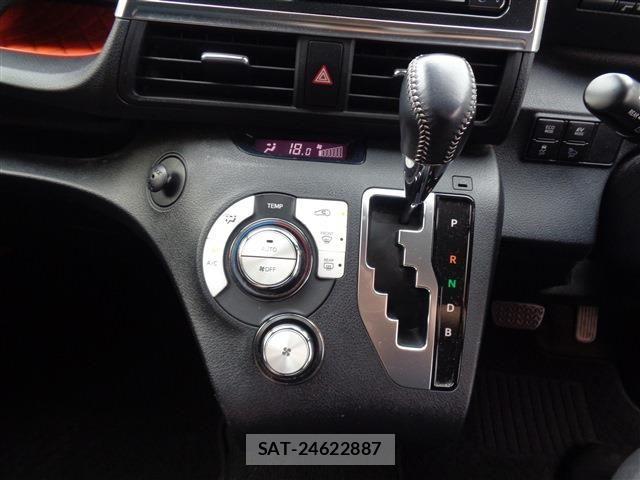Toyota SIENTA 2017-06 7225057-28