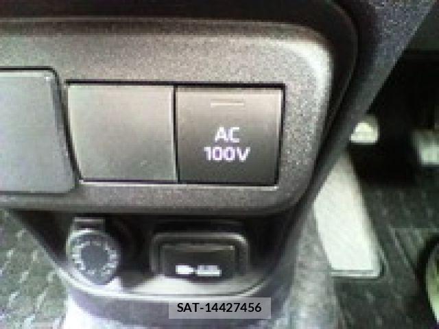 Toyota SIENTA 2023-11 7225110-9