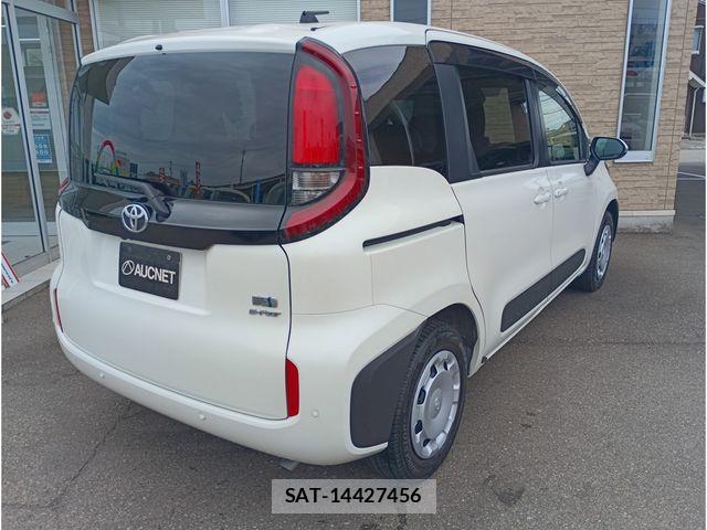 Toyota SIENTA 2023-11 7225110-2