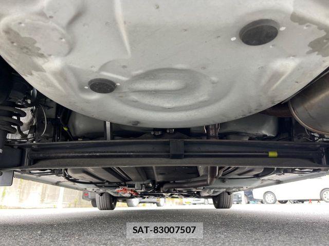 Toyota SIENTA 2016-03 7225048-19