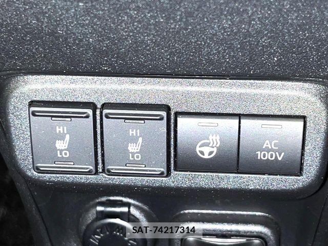 Toyota SIENTA 2023-06 7215761-6