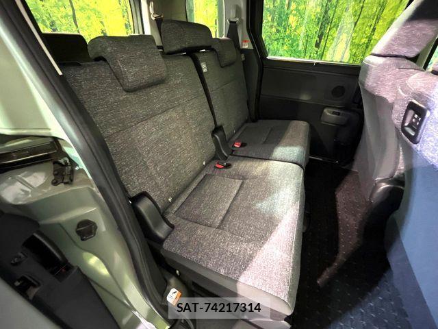 Toyota SIENTA 2023-06 7215761-8