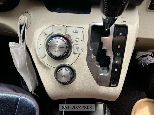Toyota SIENTA 2016-06 7225054-19