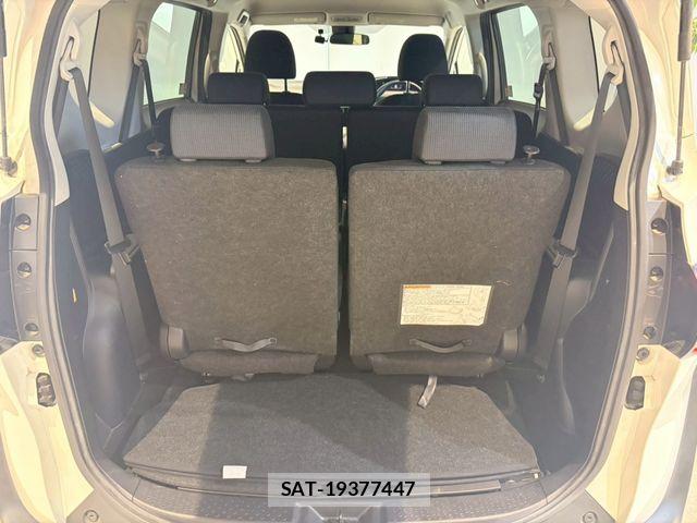 Toyota SIENTA 2016-01 7252311-11