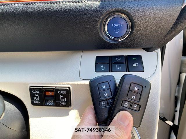 Toyota SIENTA 2016-07 7252342-21