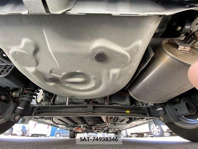 Toyota SIENTA 2016-07 7252342-25