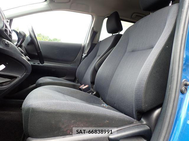 Toyota SIENTA 2018-08 7252316-17