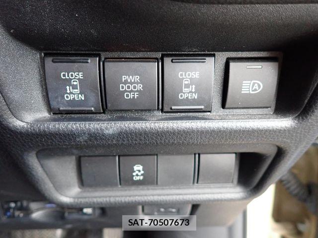 Toyota SIENTA 2023-08 7252310-10