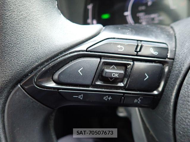 Toyota SIENTA 2023-08 7252310-11