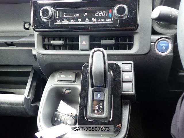 Toyota SIENTA 2023-08 7252310-13