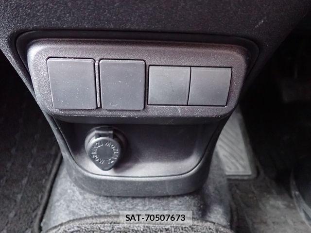 Toyota SIENTA 2023-08 7252310-16