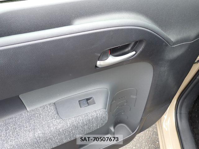 Toyota SIENTA 2023-08 7252310-20