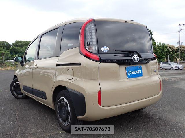 Toyota SIENTA 2023-08 7252310-2