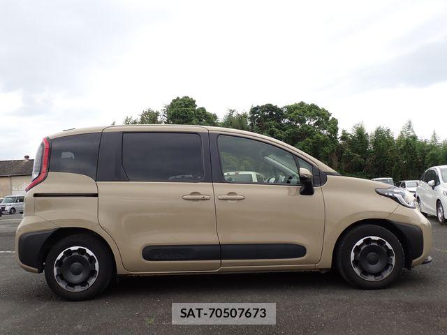 Toyota SIENTA 2023-08 7252310-4