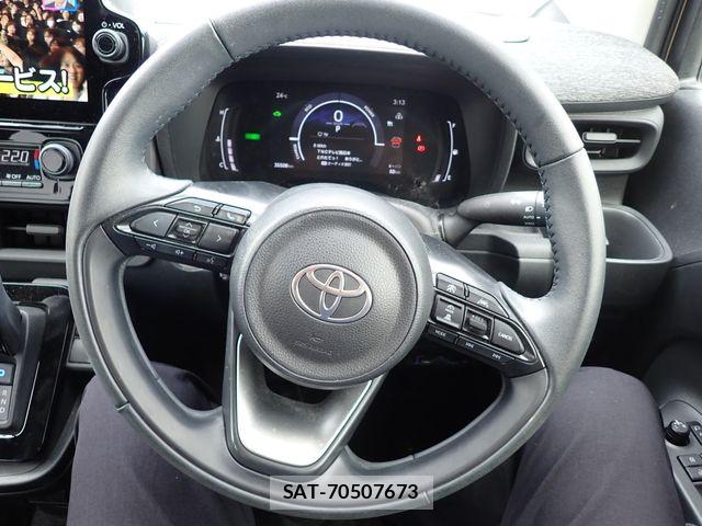 Toyota SIENTA 2023-08 7252310-7