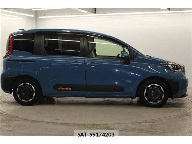 Toyota SIENTA 2022-10 7272940-3