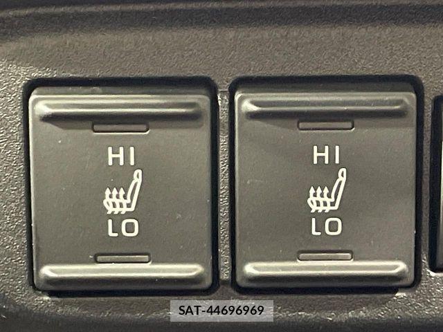 Toyota SIENTA 2023-10 7272937-6