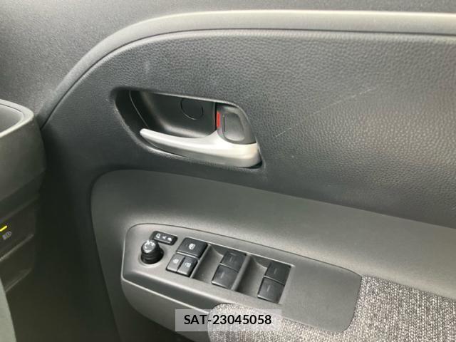 Toyota SIENTA 2023-08 7272941-15