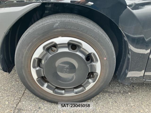 Toyota SIENTA 2023-08 7272941-8