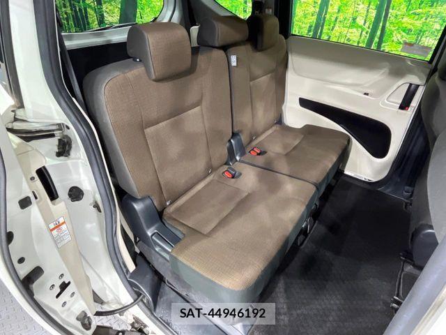 Toyota SIENTA 2017-03 7272950-8