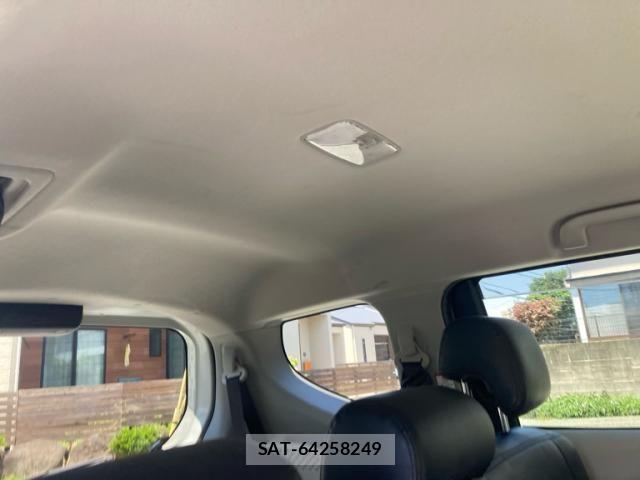 Toyota SIENTA 2015-09 7272571-11
