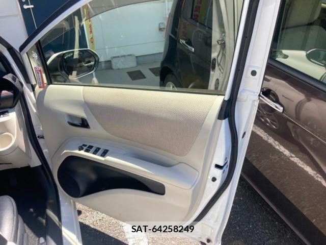 Toyota SIENTA 2015-09 7272571-12