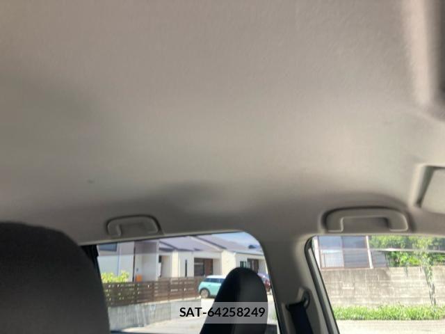 Toyota SIENTA 2015-09 7272571-15